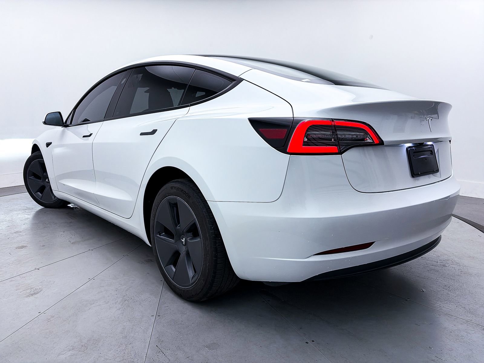 Used 2023 Tesla Model 3 Standard Range image 2