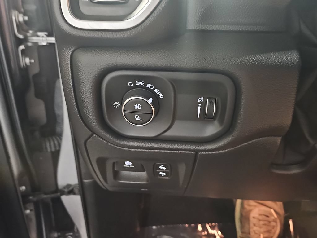 Used 2020 RAM 1500 Big Horn AWD/4WD image 30