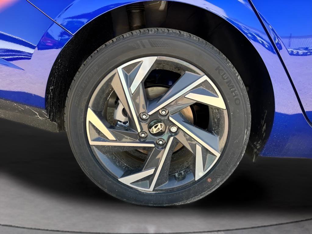 Used 2025 Hyundai Elantra Sport image 12