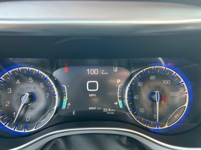 Used 2025 Chrysler Pacifica Limited FWD image 11
