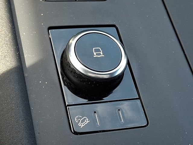 Used 2024 Land Rover Discovery Dynamic SE image 25