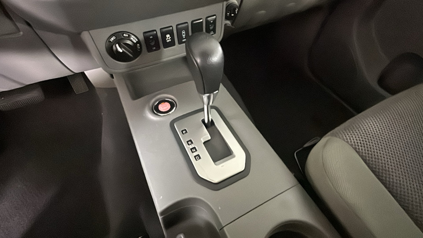 Used 2020 Nissan Frontier SV w/ Midnight Edition Floor Mats AWD/4WD image 25