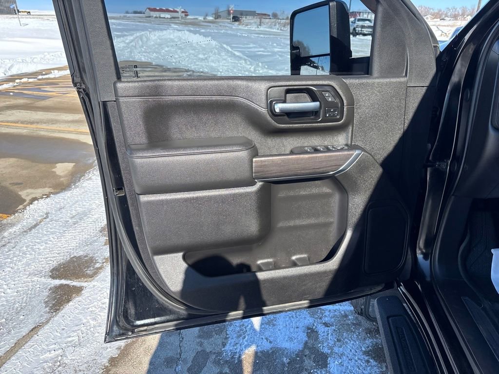 Used 2022 Chevrolet Silverado 2500 LTZ w/ Gooseneck/5TH Wheel Package image 15