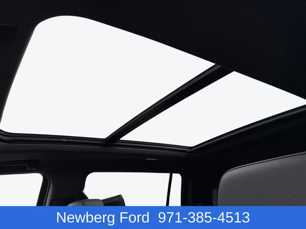 Used 2021 Chevrolet Suburban Z71 w/ Luxury Package AWD/4WD image 27