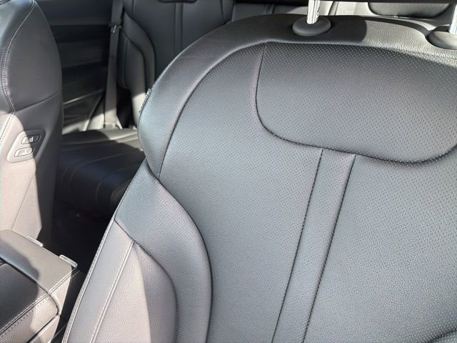 Used 2025 Genesis GV80 2.5T Standard image 17