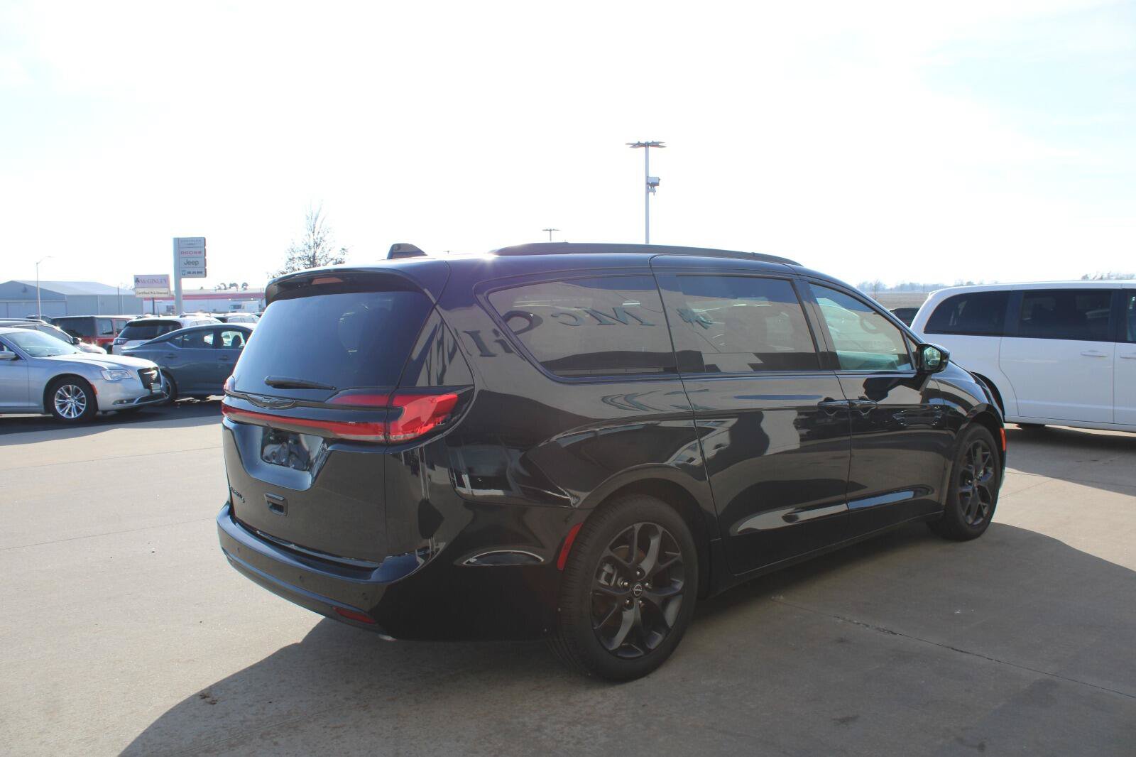New 2026 Chrysler Pacifica Select w/ S Appearance Package FWD image 6