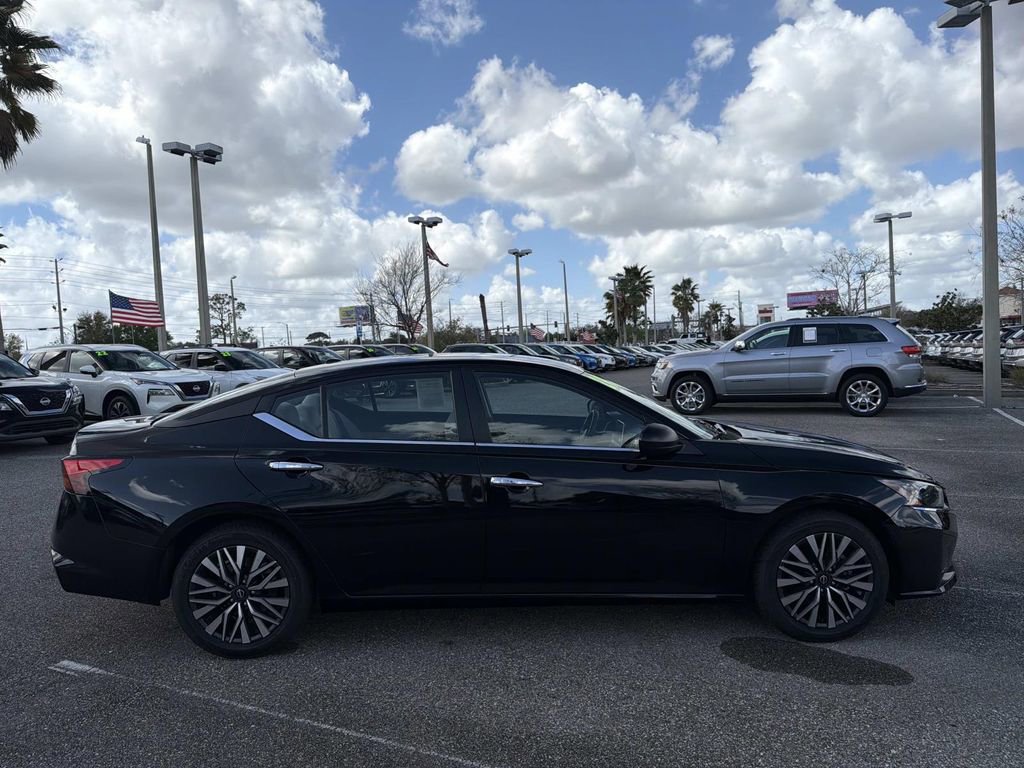 Certified 2024 Nissan Altima 2.5 SV image 2