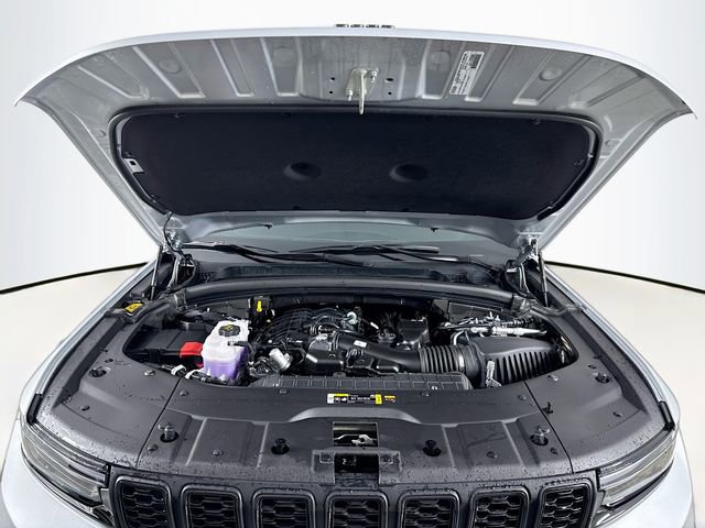 New 2025 Jeep Grand Cherokee Altitude image 31