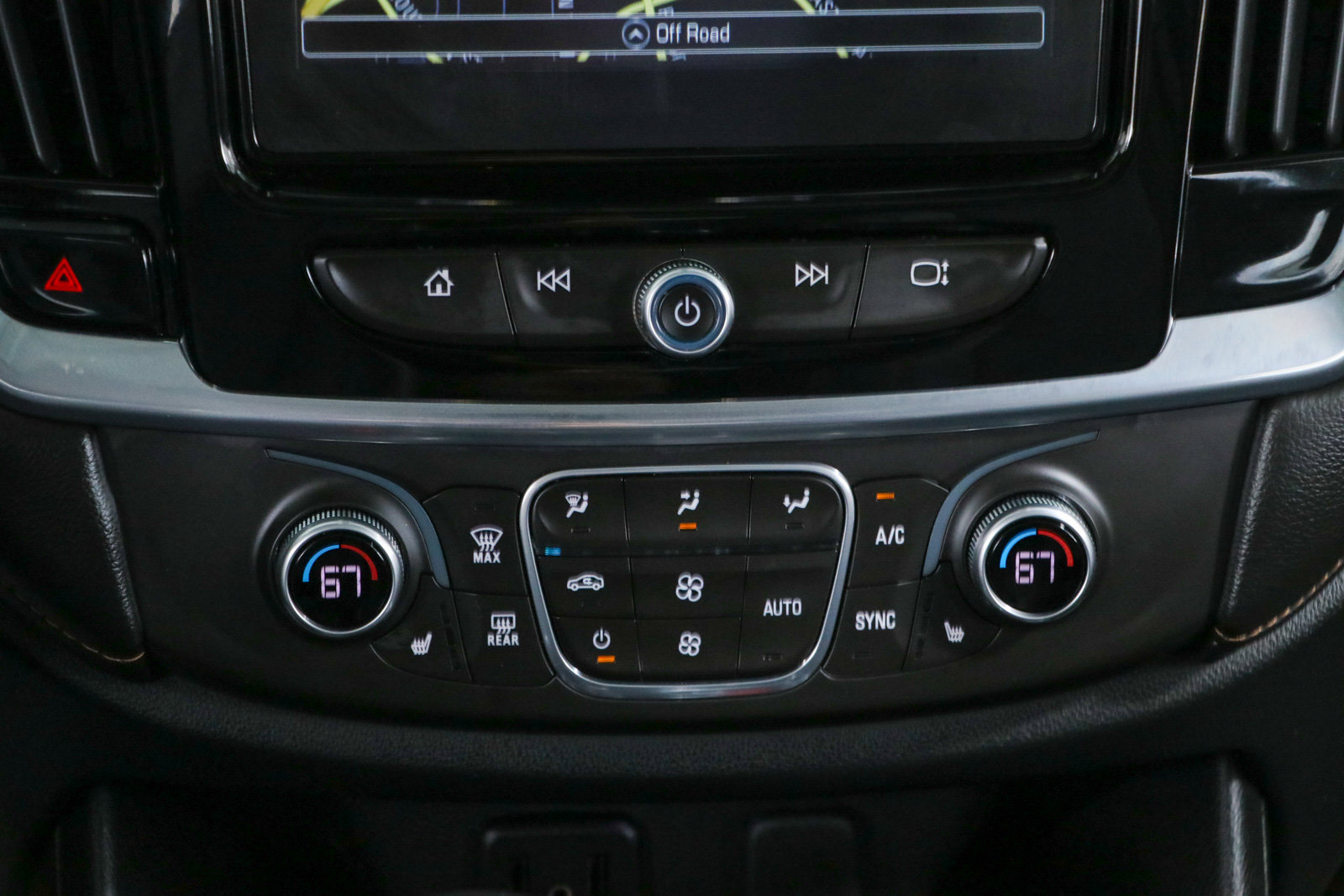 Used 2018 Chevrolet Traverse LT FWD image 20