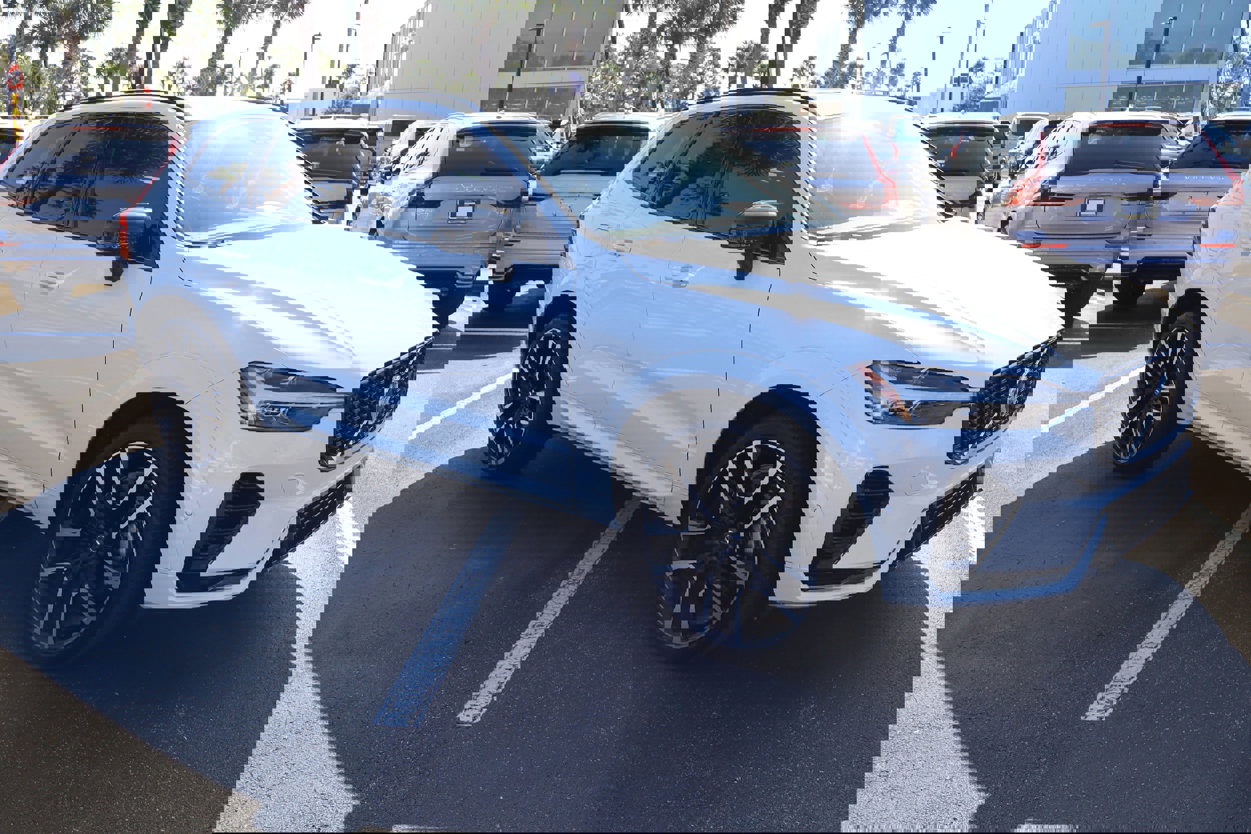 Certified 2024 Volvo XC60 T8 Ultimate w/ Protection Package Premier image 1