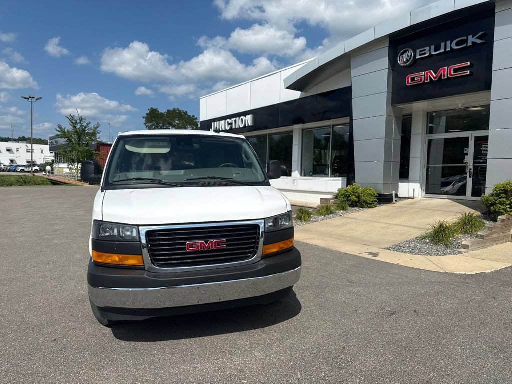 Used 2025 GMC Savana 3500 LT w/ LT Preferred Equipment Group RWD image 2