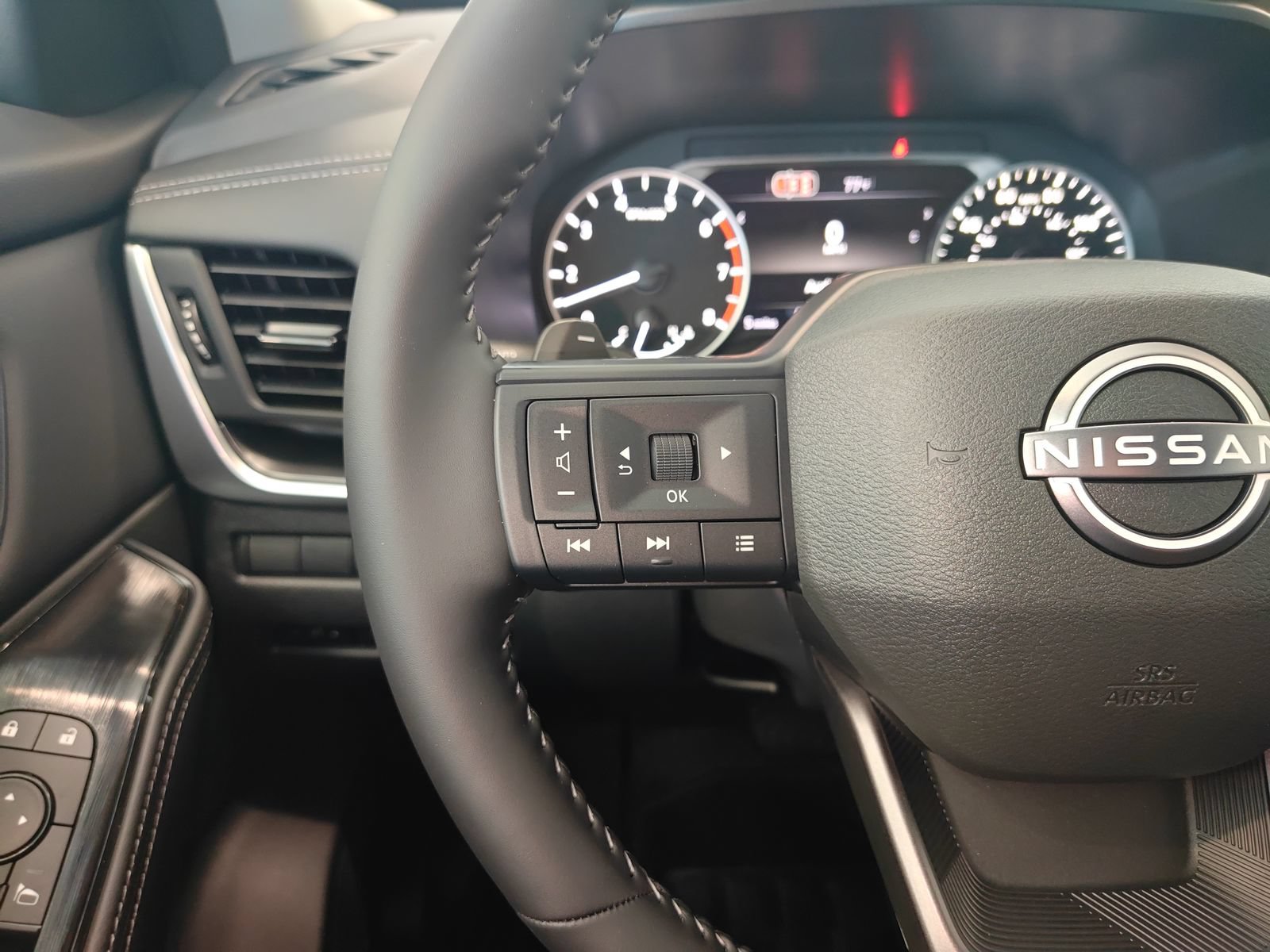 New 2026 Nissan Rogue SV AWD/4WD image 18
