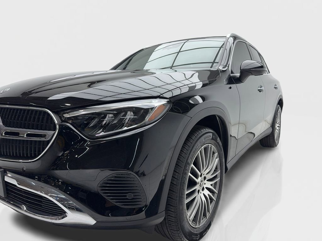 Used 2024 Mercedes-Benz GLC 300 4MATIC image 3