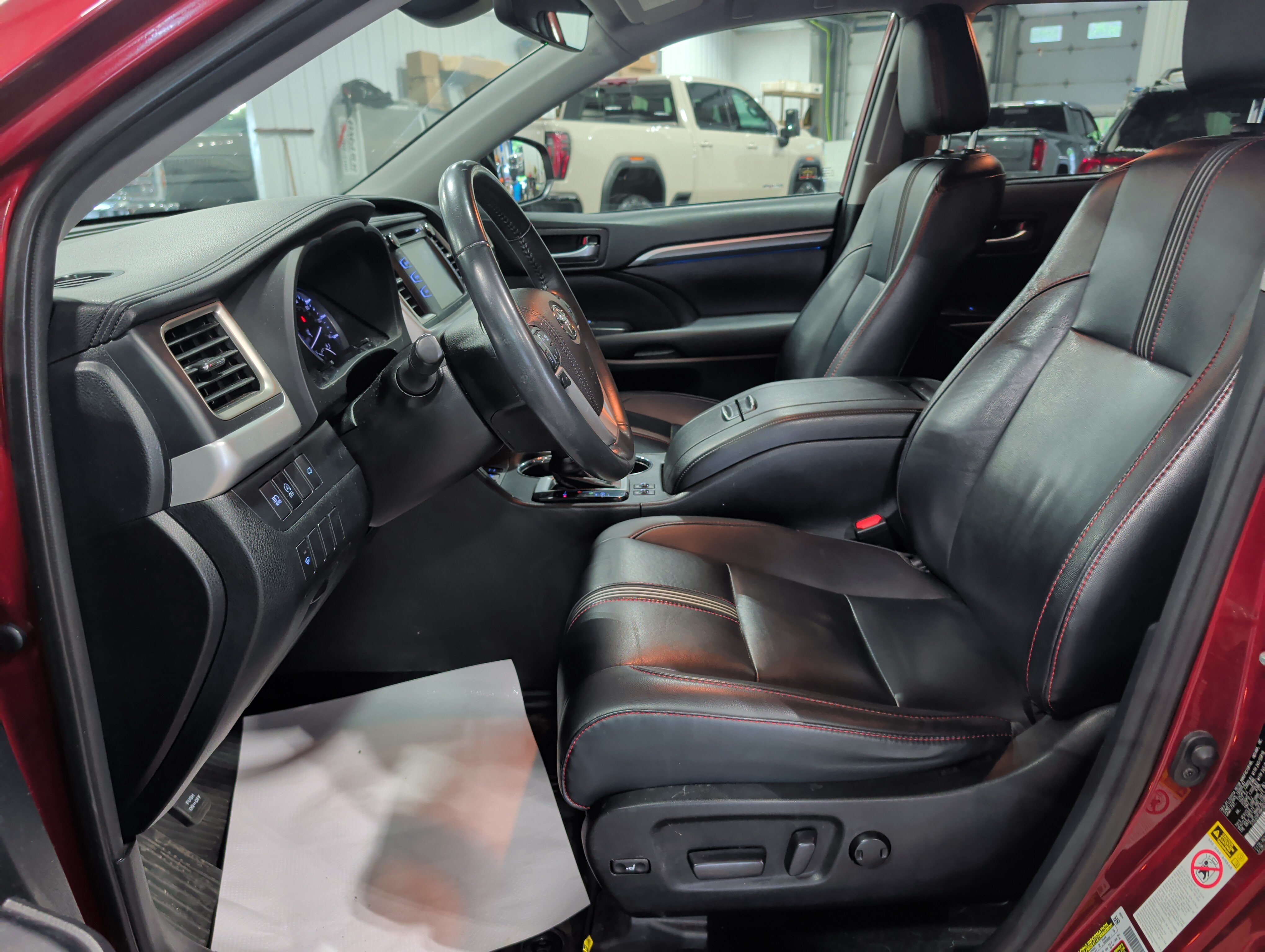 Used 2019 Toyota Highlander SE AWD/4WD image 7