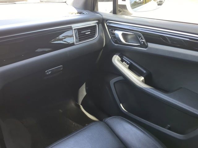 Used 2018 Porsche Macan image 20