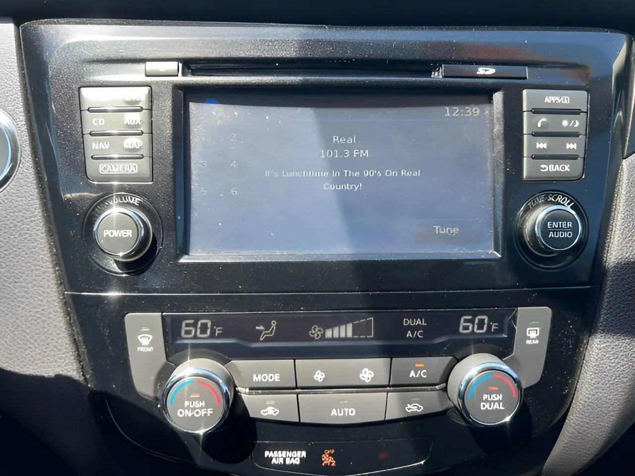 Used 2017 Nissan Rogue Sport SV w/ SV Premium Package image 19