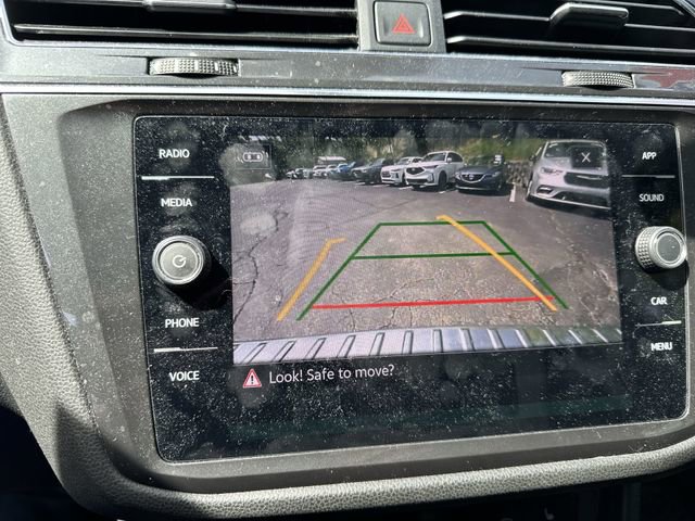 Used 2022 Volkswagen Tiguan SE w/ Panoramic Sunroof Package AWD/4WD image 19