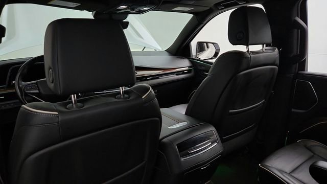 Certified 2024 Cadillac Escalade Premium Luxury image 19