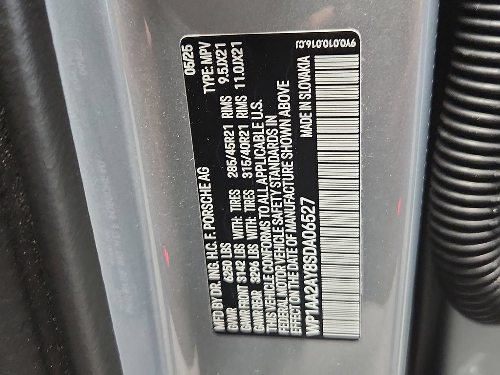 Certified 2025 Porsche Cayenne AWD/4WD image 27