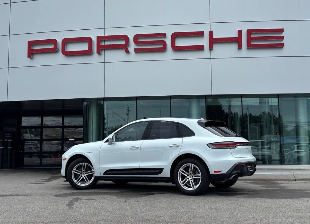 Certified 2023 Porsche Macan AWD/4WD image 3
