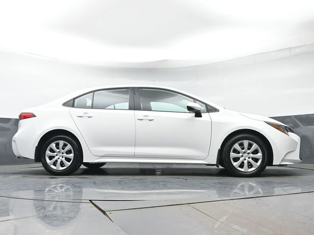 Used 2025 Toyota Corolla LE FWD image 31