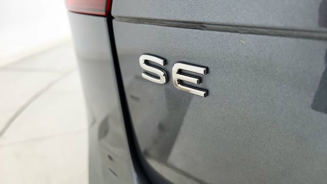 Used 2023 Volkswagen Tiguan SE R-Line image 17