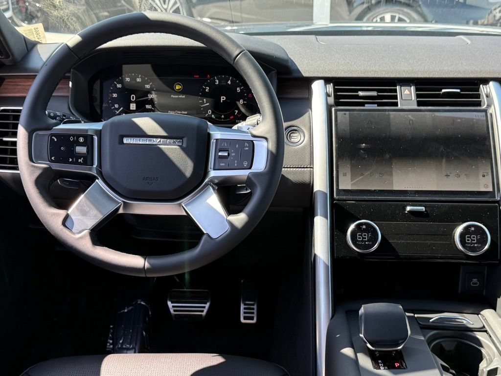 Certified 2025 Land Rover Discovery Dynamic SE AWD/4WD image 25