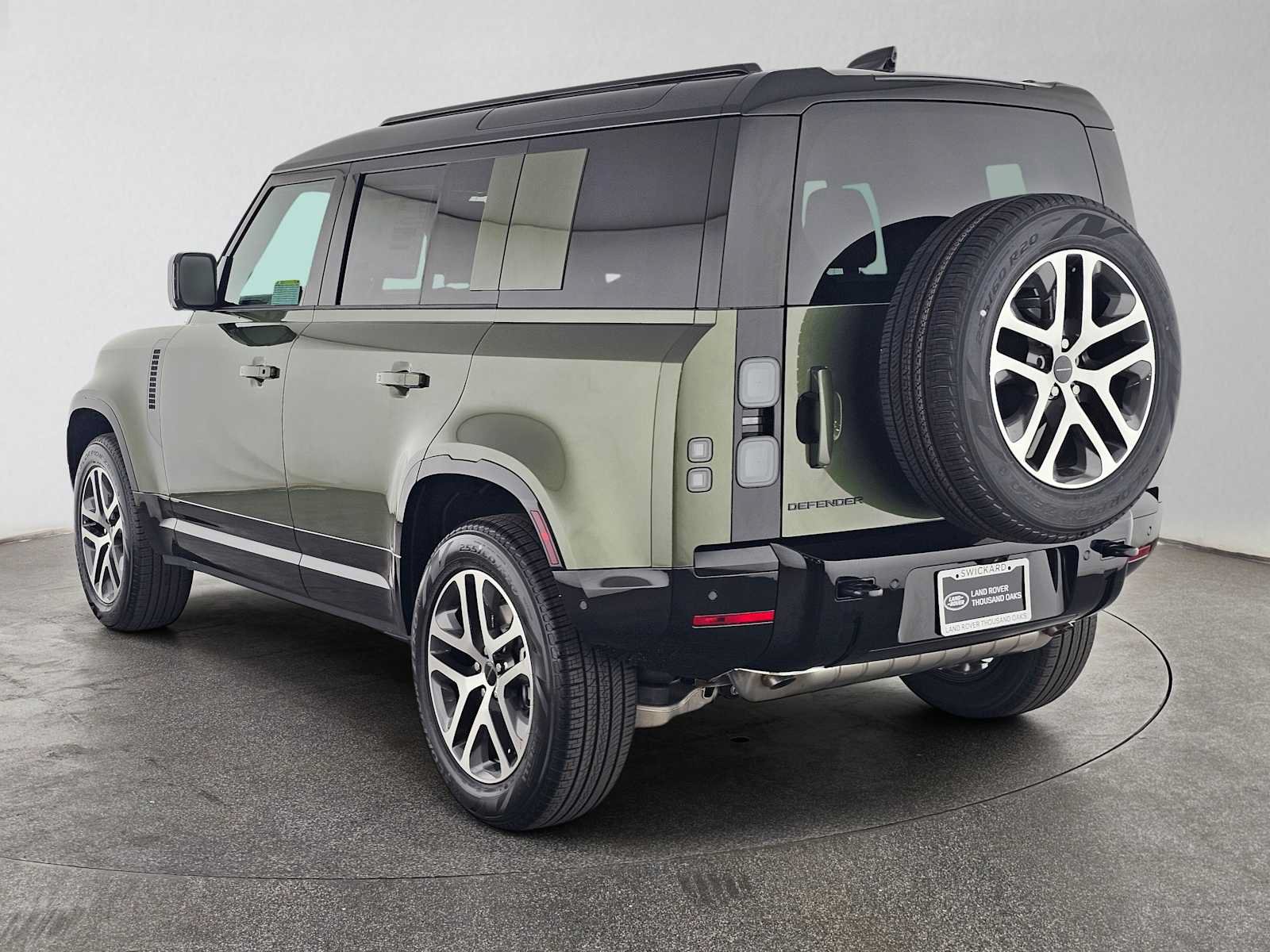 New 2026 Land Rover Defender 110 X-Dynamic SE AWD/4WD image 3