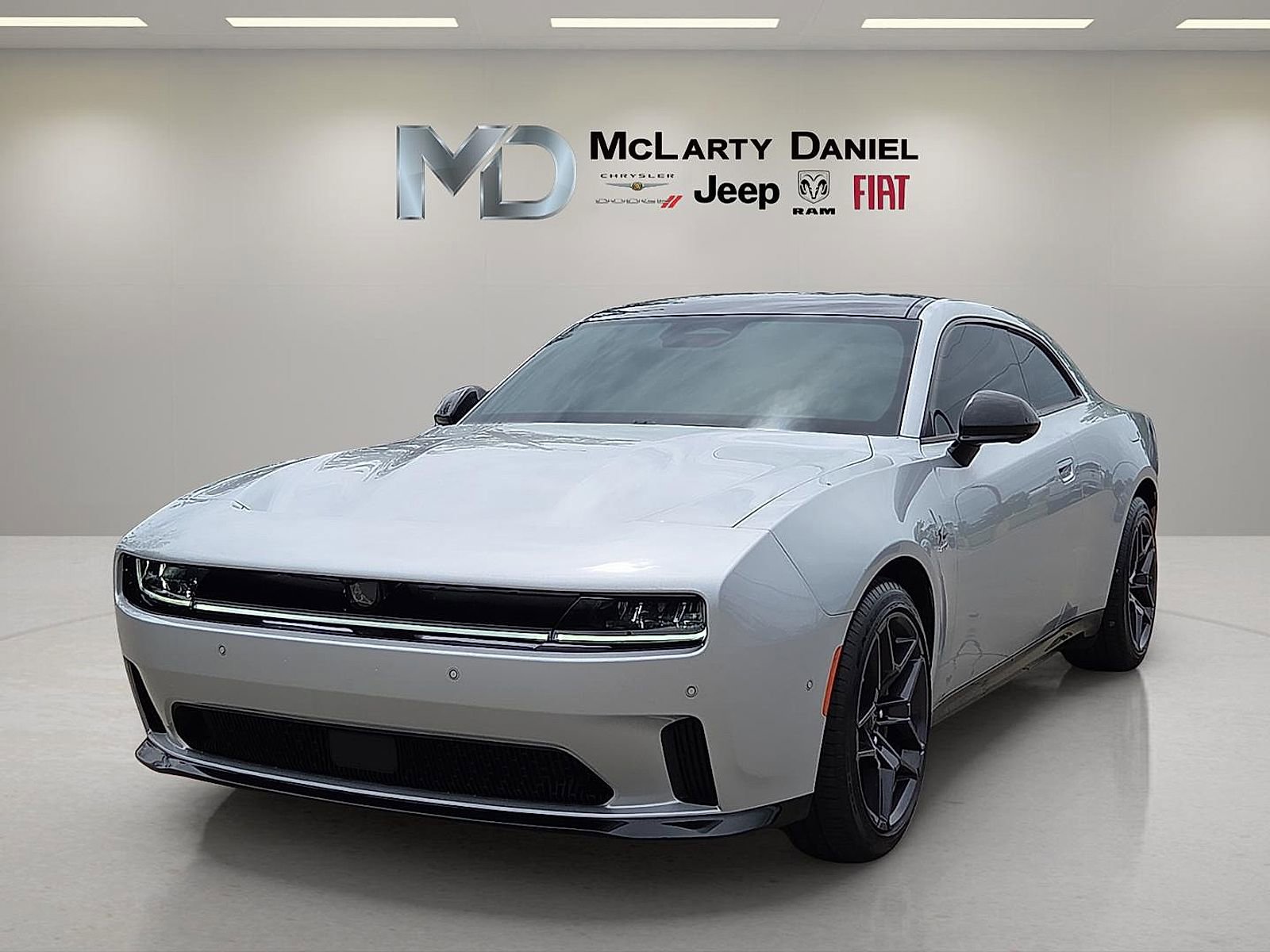 Used 2024 Dodge Charger Daytona R/T w/ Plus Group AWD/4WD image 2
