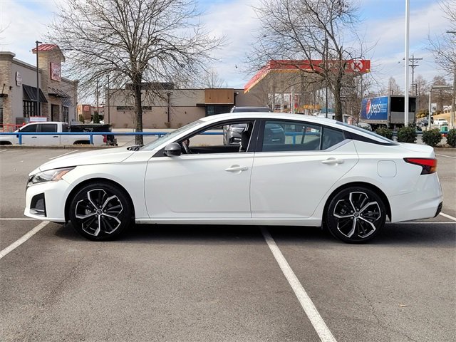 Used 2024 Nissan Altima 2.5 SR image 2