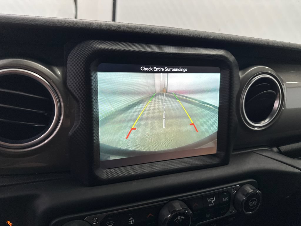 Used 2018 Jeep Wrangler Unlimited Sahara AWD/4WD image 28