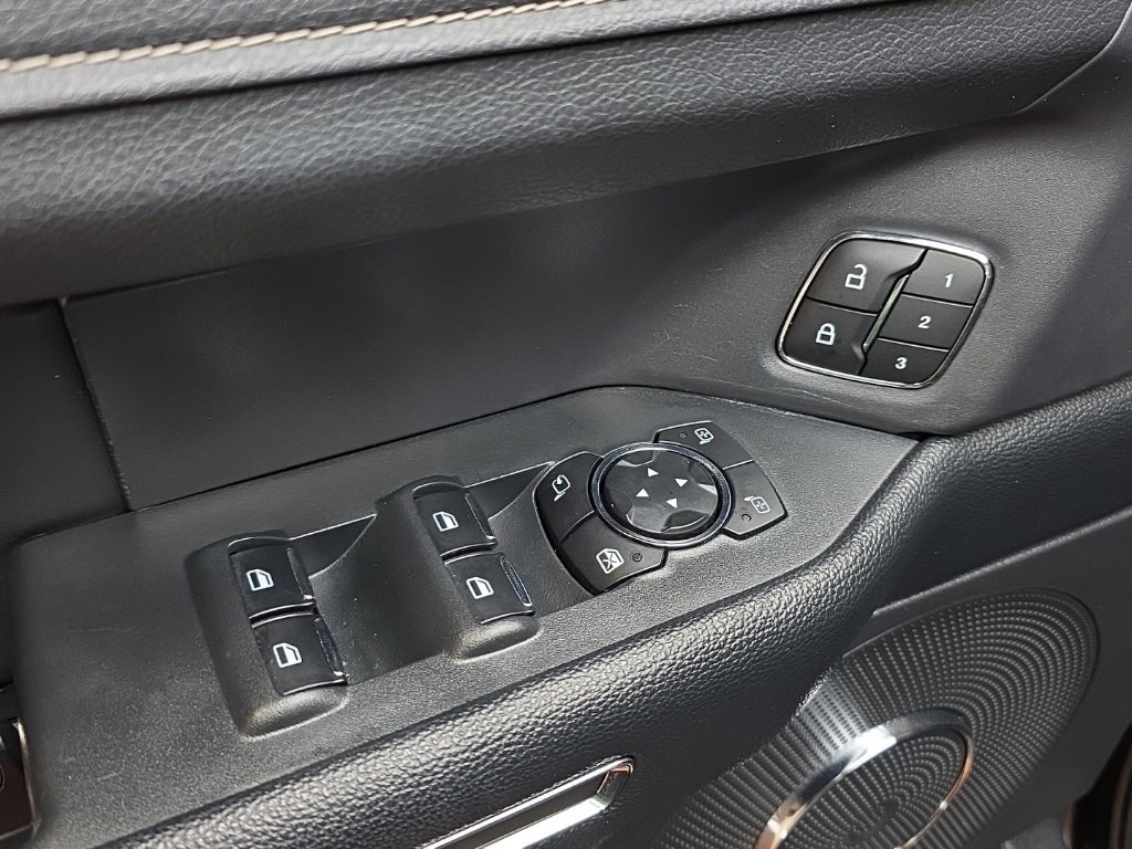 Used 2024 Ford Expedition XLT image 27