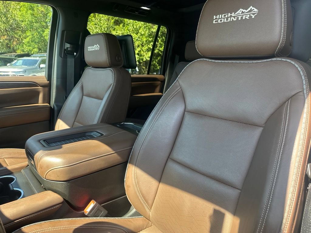 Used 2024 Chevrolet Suburban High Country w/ Advanced Technology Package AWD/4WD image 12