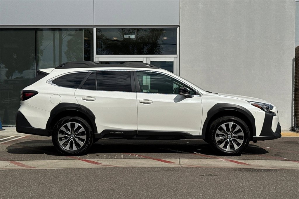 Used 2025 Subaru Outback Limited image 3
