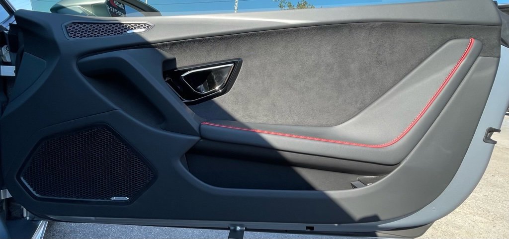 Used 2020 Lamborghini Huracan EVO image 28