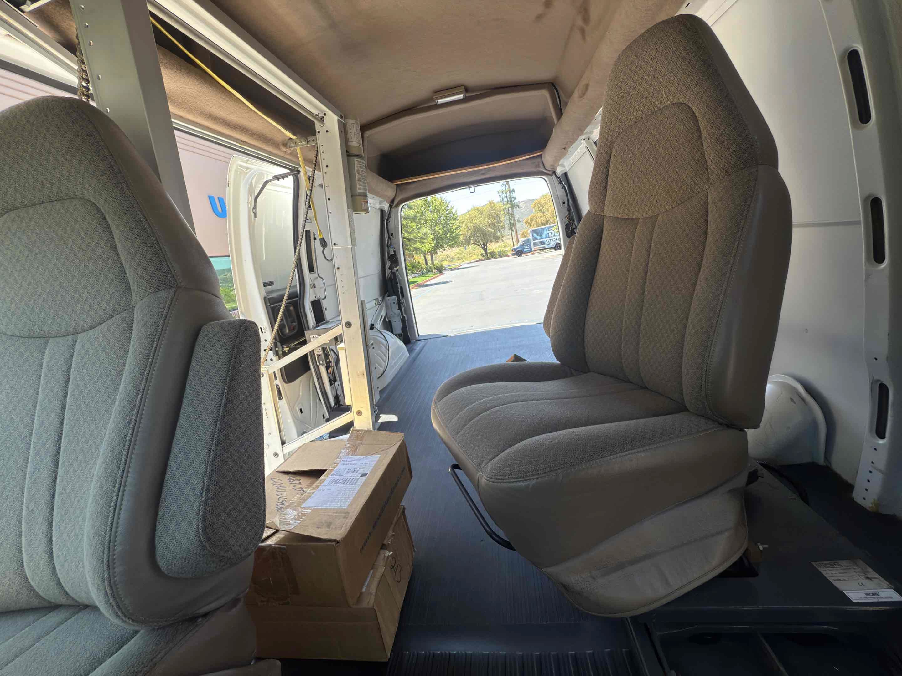 Used 2001 Chevrolet Express 3500 w/ Convenience Pkg 1 RWD image 62