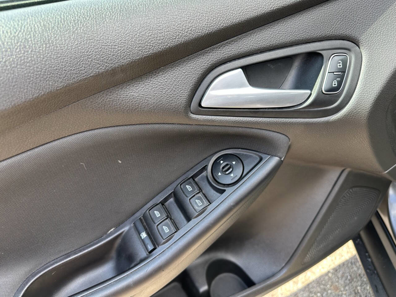 Used 2016 Ford Focus SE FWD image 19