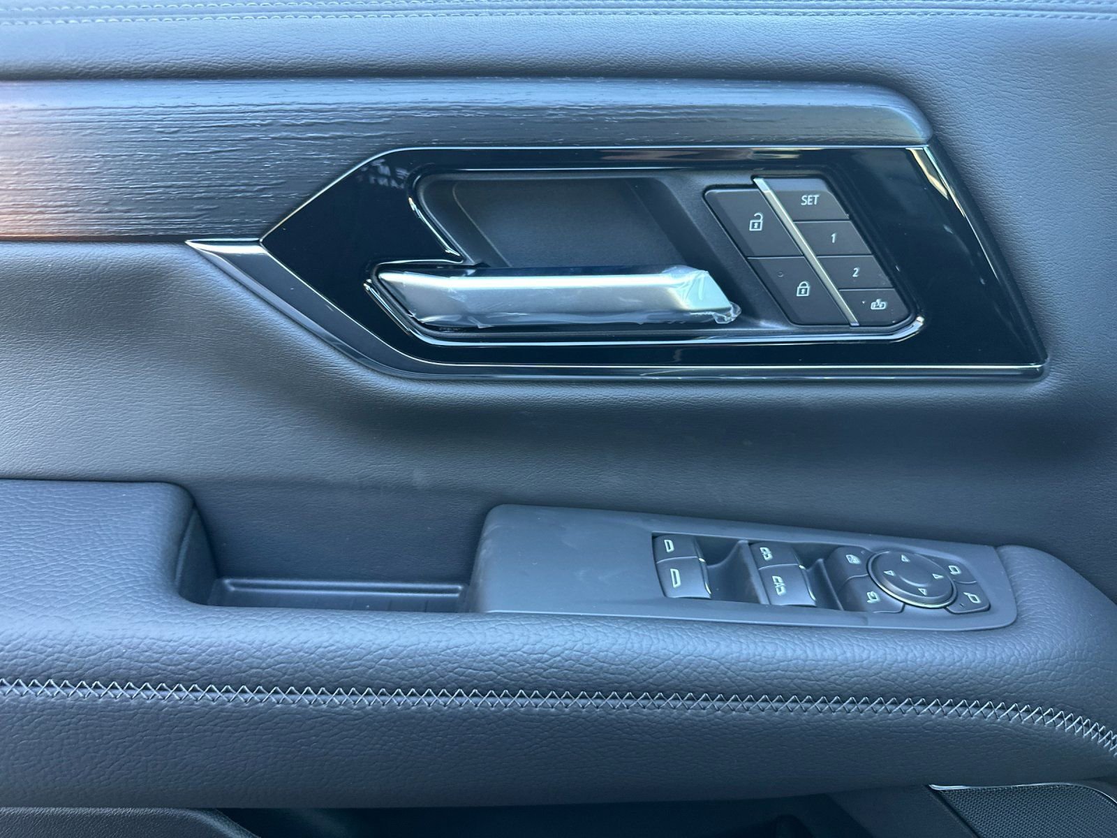 New 2026 GMC Yukon XL Denali w/ Sun & Power Step Package AWD/4WD image 11