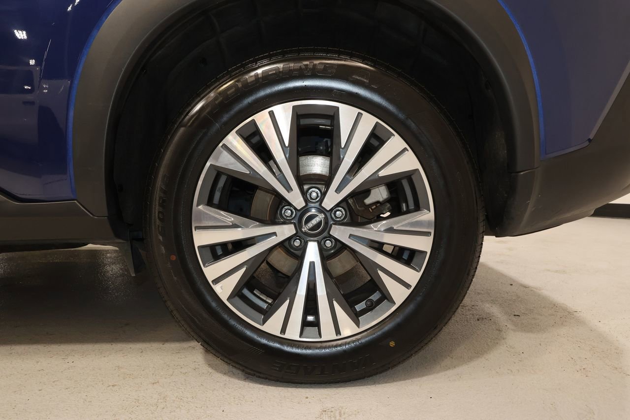 Used 2023 Nissan Rogue SV image 32