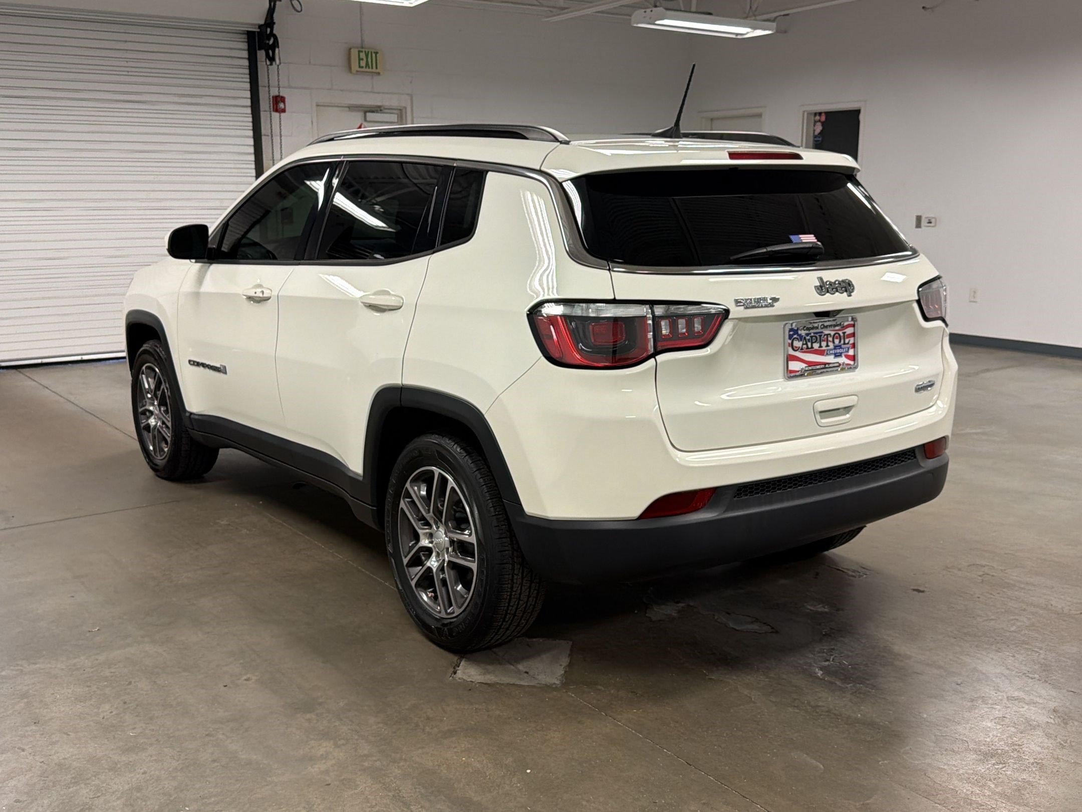 Used 2020 Jeep Compass Latitude FWD image 3
