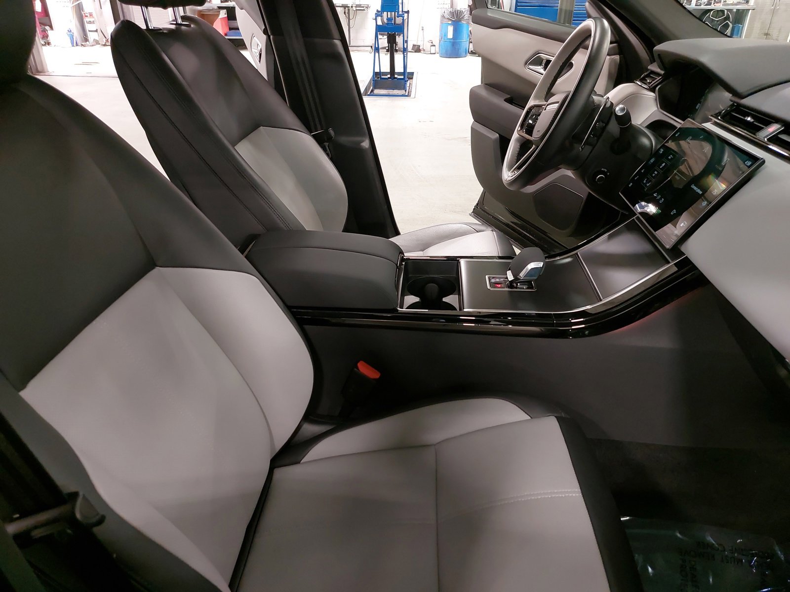 Used 2024 Land Rover Range Rover Velar Dynamic SE image 10