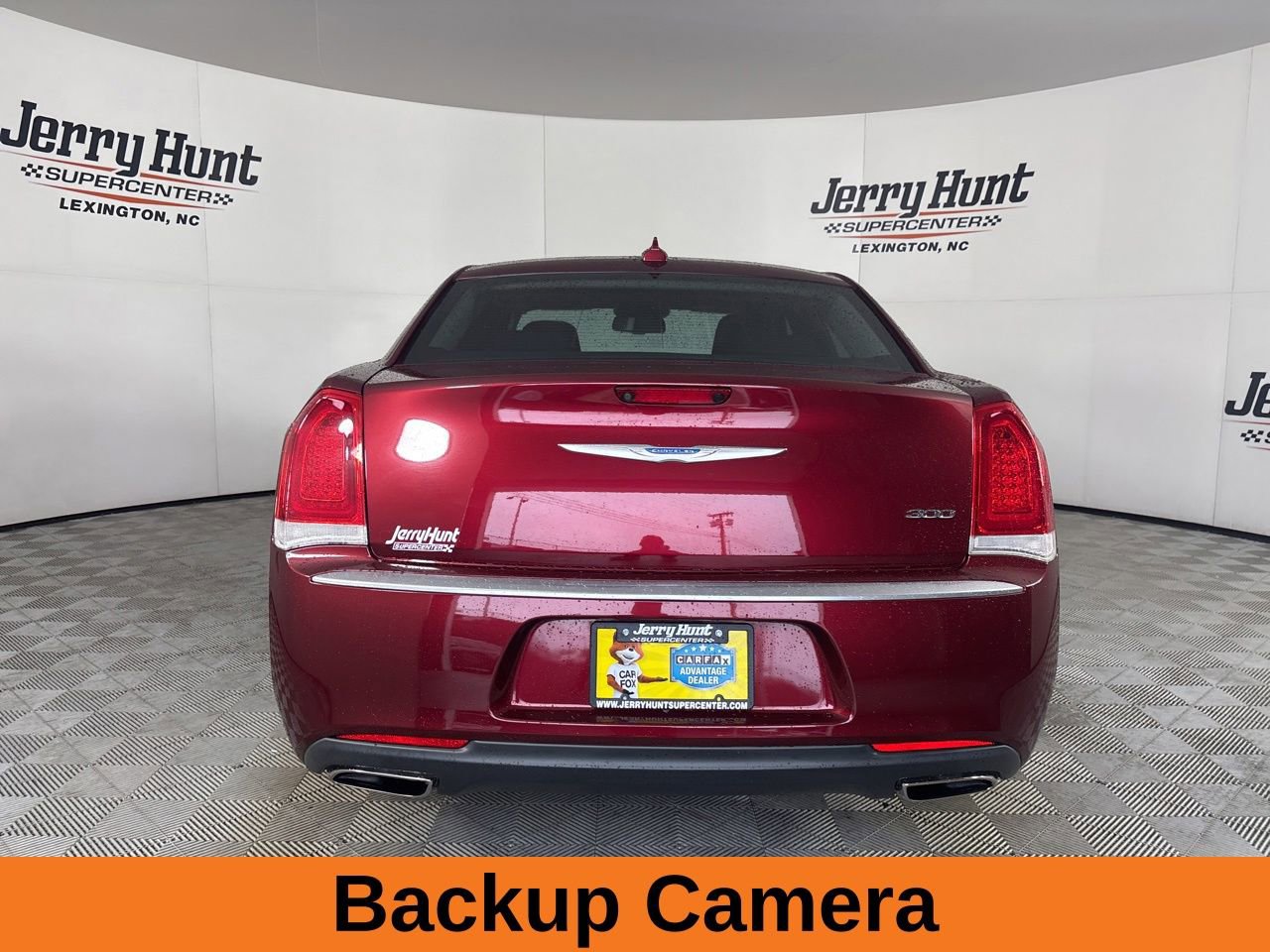 Used 2020 Chrysler 300 Touring w/ Chrome Appearance Package RWD image 7