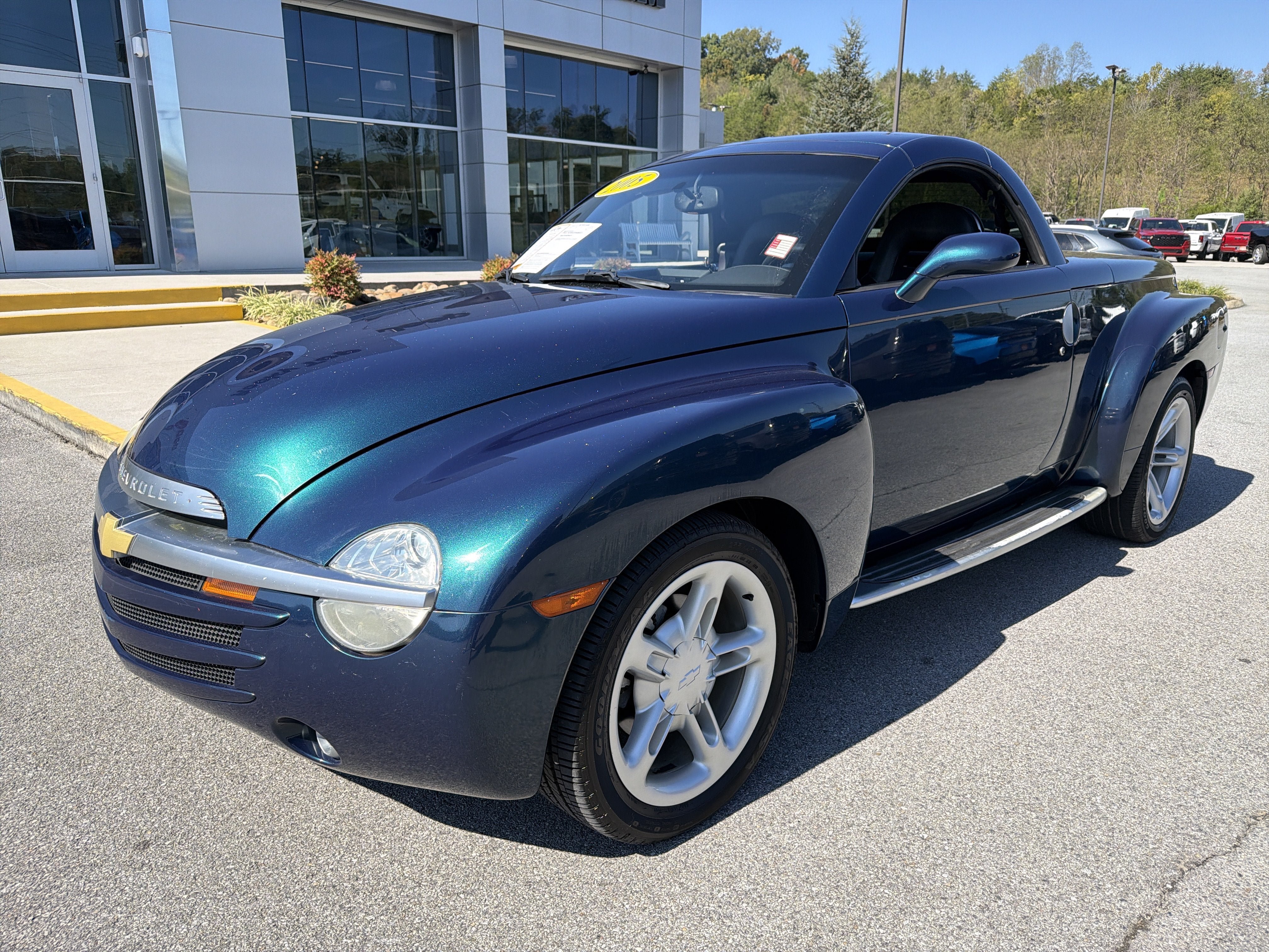 Used 2005 Chevrolet SSR w/ Preferred Equipment Group RWD image 2