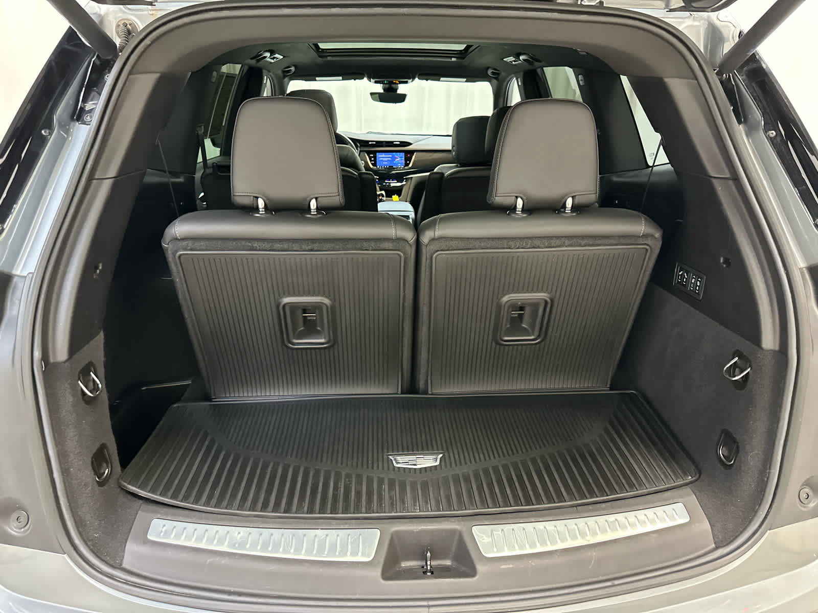 Used 2024 Cadillac XT6 Sport w/ Technology Package AWD/4WD image 25