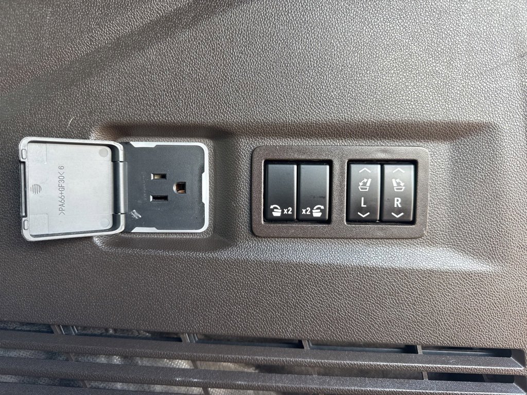 Used 2023 Chevrolet Tahoe Z71 w/ Luxury Package image 10