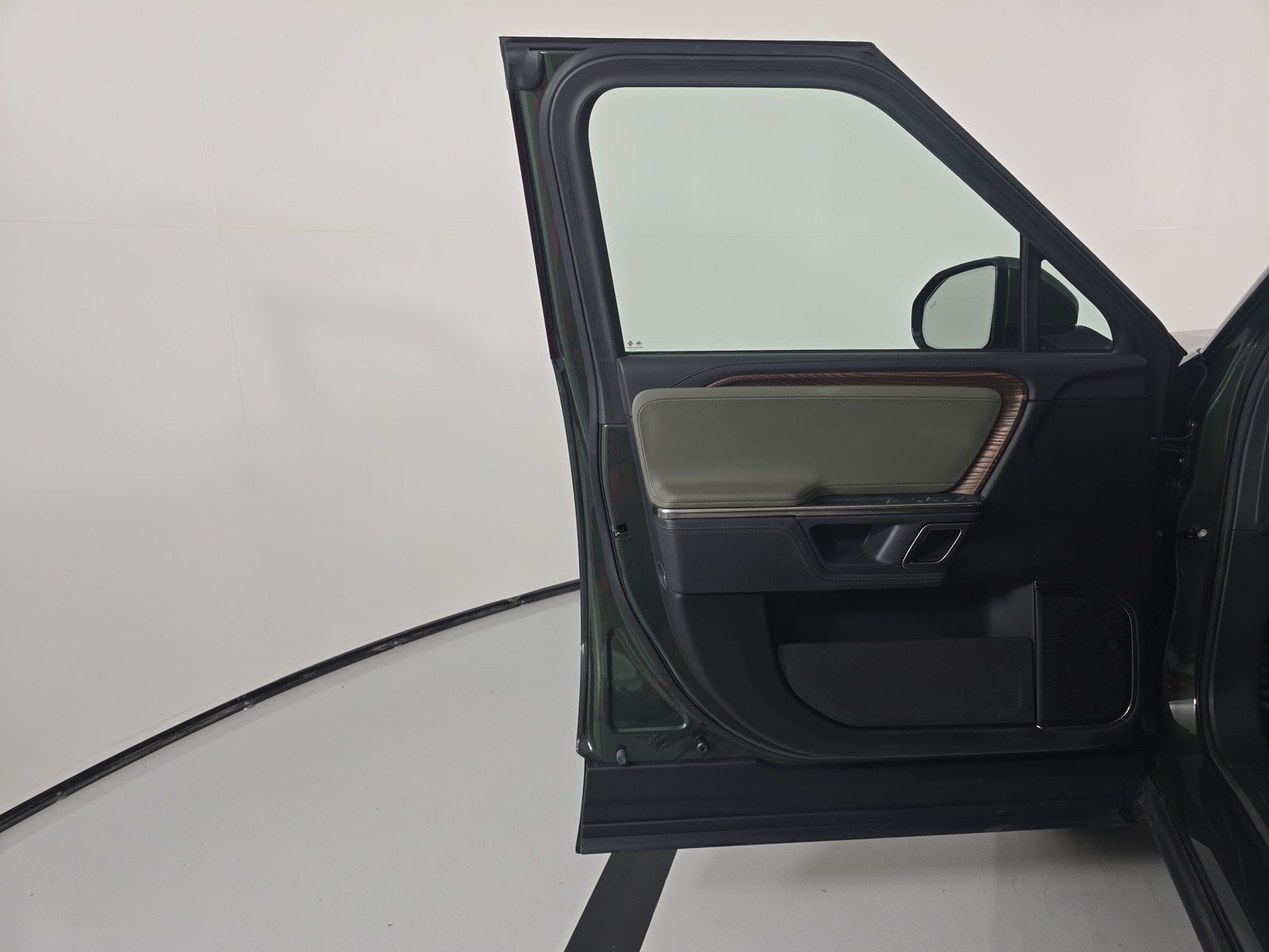Used 2023 Rivian R1T Adventure AWD/4WD image 16
