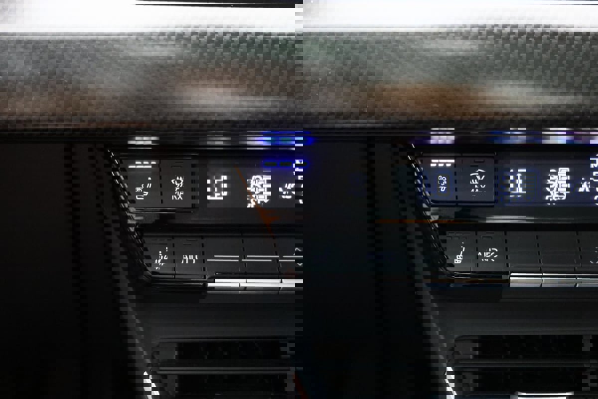 Used 2022 Audi e-tron GT Prestige image 9