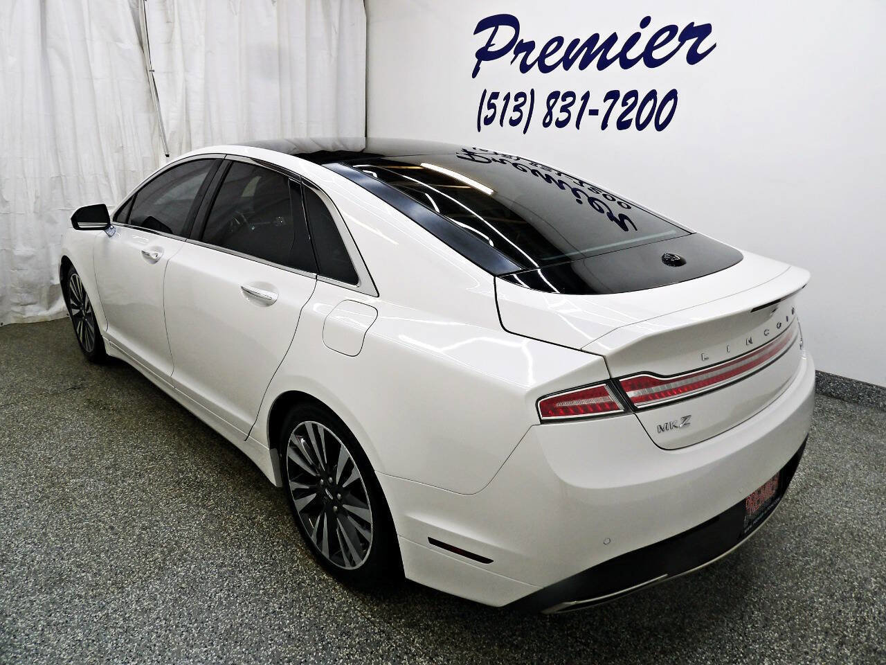 Used 2017 Lincoln MKZ Reserve image 4
