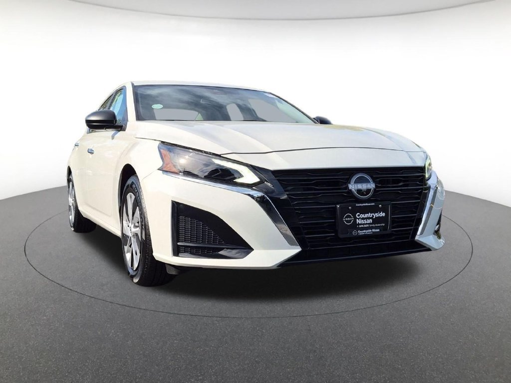 Used 2025 Nissan Altima 2.5 S FWD image 3