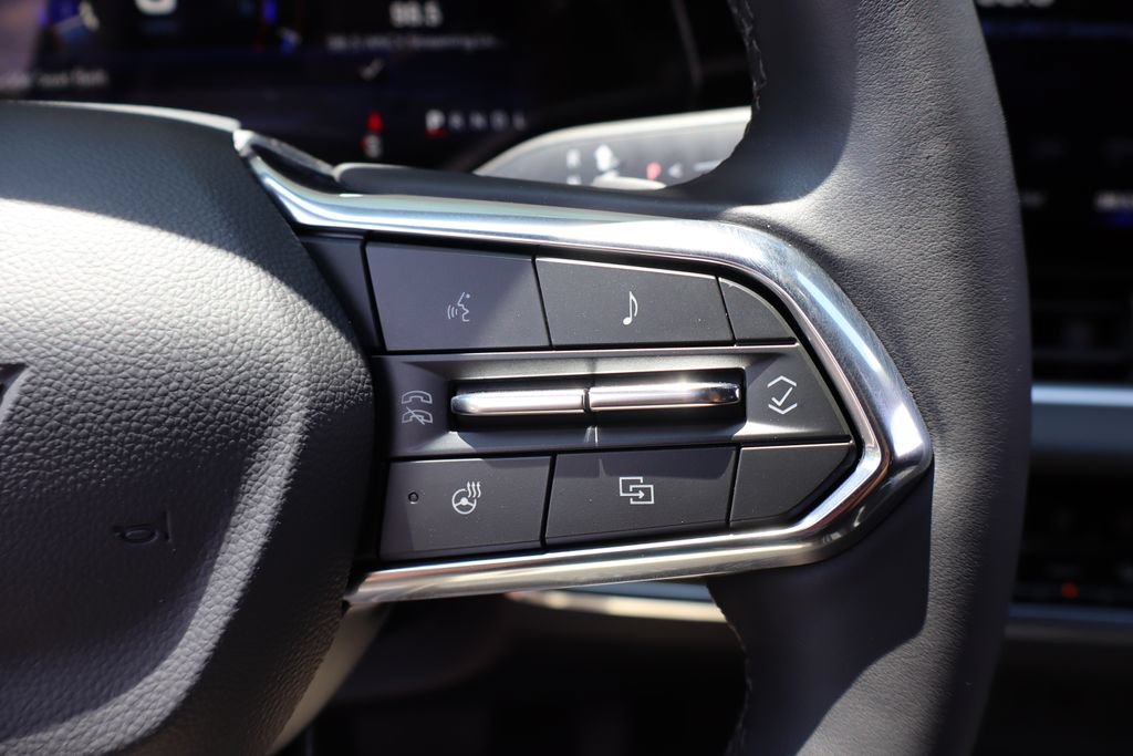 Used 2025 Chevrolet Equinox LT FWD image 14
